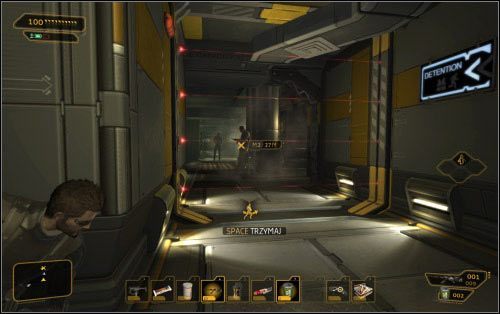 Z obszernych hal załadunkowych trafiamy teraz na ciasne korytarze części biurowej bazy - (1) Wariant agresywny - Załaduj dane biometryczne do głównego komputera więziennego - W brzuchu bestii - Deus Ex: Human Revolution - The Missing Link - poradnik do gry