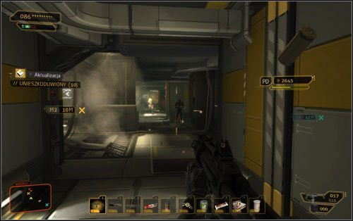 Mowa o przedstawicielu sił specjalnych, korzystającym z karabinu bojowego - (1) Wariant agresywny - Załaduj dane biometryczne do głównego komputera więziennego - W brzuchu bestii - Deus Ex: Human Revolution - The Missing Link - poradnik do gry