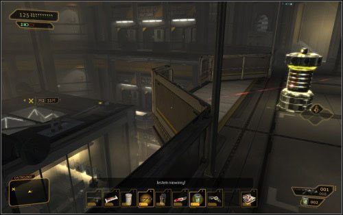 Na samej górze jedyną formą zabezpieczenia są obracające się ładunki z laserowym wykrywaczem ruchu - (2) Wariant pokojowy - Zbadaj skrzydło przesłuchań - W brzuchu bestii - Deus Ex: Human Revolution - The Missing Link - poradnik do gry