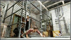 W pierwszej kolejności wbiegamy po schodach i pokonujemy zamknięte drzwi przeskakując przez okienko nad nimi [1] - Rozdział 3- Robota na poziomie | Opis przejścia Uncharted 3 Oszustwo Drakea - Uncharted 3: Oszustwo Drakea - poradnik do gry