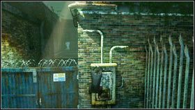 Jak dołączy do nas Charlie przeskakujemy przez niewysokie ogrodzenie [1] - Rozdział 4- Huczny upadek | Opis przejścia Uncharted 3 Oszustwo Drakea - Uncharted 3: Oszustwo Drakea - poradnik do gry