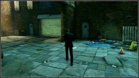 Wystarczy teraz ostrożnie opuścić się na podłoże korzystając z kamiennych parapetów [1] - Rozdział 4- Huczny upadek | Opis przejścia Uncharted 3 Oszustwo Drakea - Uncharted 3: Oszustwo Drakea - poradnik do gry