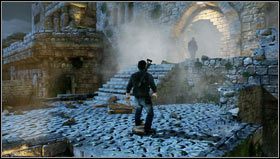 W tym momencie zostaniemy zaatakowani przez spora grupę przeciwników i czym prędzej będziemy musieli opuścić naszą mocno odsłoniętą pozycję - Rozdział 8- Cytadela (2) | Opis przejścia Uncharted 3 Oszustwo Drakea - Uncharted 3: Oszustwo Drakea - poradnik do gry