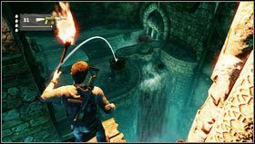 Rozpalamy kolejny koksownik i przeskakujemy po łańcuchu do niego [1] - Rozdział 9- Droga środka | Opis przejścia Uncharted 3 Oszustwo Drakea - Uncharted 3: Oszustwo Drakea - poradnik do gry