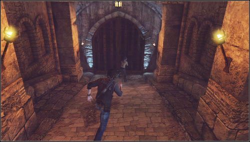 Zbiegając wieżą w dół zabijamy kilku wrogów, a następnie otwieramy drewniane wrota [1] by ostatecznie uciec z cytadeli - Rozdział 9- Droga środka | Opis przejścia Uncharted 3 Oszustwo Drakea - Uncharted 3: Oszustwo Drakea - poradnik do gry