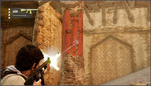 Gdy przejdziemy przez wrota nadbiegnie człowiek Marlo i zniszczy filar podtrzymujący podłogę, na której stoimy - Rozdział 19- Osada | Opis przejścia Uncharted 3 Oszustwo Drakea - Uncharted 3: Oszustwo Drakea - poradnik do gry