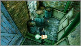 Po wejściu do garażu, w który mieli ukrywać się nasi przeciwnicy wskakujemy na rynnę i opuszczamy się na tą pod nami - Rozdział 4 | Skarby w Uncharted 3 Oszustwo Drakea - Uncharted 3: Oszustwo Drakea - poradnik do gry