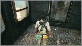 Zamiast przeskoczyć z bujającej się liny dalej, wspinamy się po niej na górę do małego pomieszczenia [1], w którym znajdziemy skarb [2] - Rozdział 12 | Skarby w Uncharted 3 Oszustwo Drakea - Uncharted 3: Oszustwo Drakea - poradnik do gry