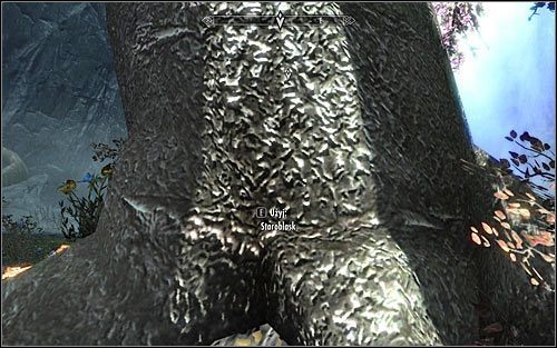 Jeżeli w wyprawie do gaju nie towarzyszył Ci Maurice lub jeżeli nie chcesz zasadzać nowego drzewa na miejsce Zielonnika, to upewnij się, że masz wybraną Zgubę Pokrzyw jako aktywną broń i podejdź do Staroblasku - Błogosławieństwo natury | Questy poboczne w Skyrim - Skyrim - poradnik, mapy, questy