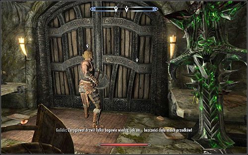 Zaczekaj aż Golldir odblokuje przejście i skorzystaj z drzwi prowadzących do wnętrza Grobowca Hillgrunda - Chwała przodkom | Questy poboczne w Skyrim - Skyrim - poradnik, mapy, questy