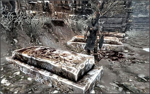 Jeśli nie masz ochoty wchodzić do kostnicy i przebywać w otoczeniu truposzy, zawsze możesz podążyć za śladami krwi, które ciągną się od cmentarza aż do posiadłości Hjerim (sekcja Dostań się do Hjerim) - Krew na lodzie (1) | Questy poboczne w Skyrim - Skyrim - poradnik, mapy, questy