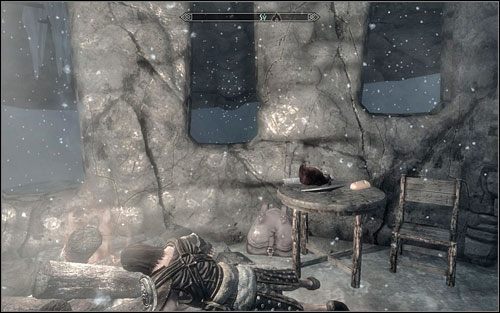 Znaleziony rysunek będzie wskazywał na dwie wieże wznoszące się nad wodą - skarb powinien być umieszczony na ziemi, niedaleko jednej z nich - Mapy skarbów (II-III) | Questy poboczne w Skyrim - Skyrim - poradnik, mapy, questy