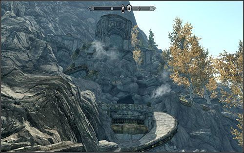 Po dotarciu do podnóża gór idź w górę stoku, następnie podążając ścieżką wybudowaną przez krasnoludy - Największe głębiny | Questy poboczne w Skyrim - Skyrim - poradnik, mapy, questy