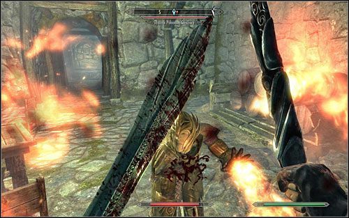 Kiedy wejdziesz do dużej, dwupiętrowej sali, skieruj się do niewielkiego pokoiku po lewej - to gabinet kapitana straży - Zaginiony w akcji | Questy poboczne w Skyrim - Skyrim - poradnik, mapy, questy