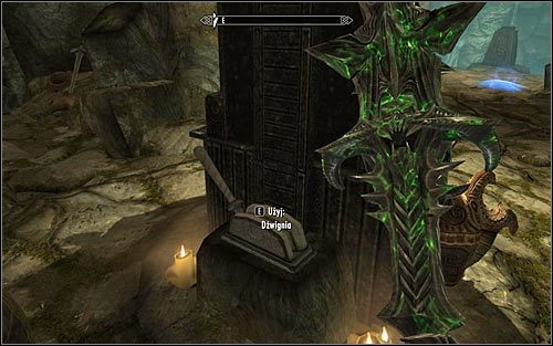 Zaatakuj nowe duchy i uważaj żeby w trakcie walk przypadkowo nie stanąć na przycisku aktywującym pułapkę z kolcami - Różne - Odszukaj bęben Rjorna | Questy Akademii Bardów w Skyrim - Skyrim - poradnik, mapy, questy