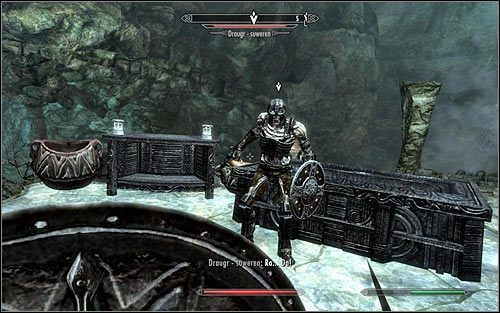 Koniecznie zapisz stan gry, odwróć się i powróć w okolice ołtarza - Wyprawa do Czarnygłazu (2) | Czarnygłaz | Solucja Skyrim - Skyrim - poradnik, mapy, questy