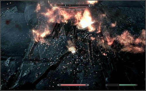 Gorąco polecam rozglądać się po okolicy, a zwłaszcza badać krasnoludzkie pająki, gdyż praktycznie każdy z nich będzie miał przy sobie jakiś klejnot duszy - Odnalezienie Prastarego Zwoju (1) | Pradawna wiedza | Solucja Skyrim - Skyrim - poradnik, mapy, questy