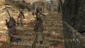 Po obejrzeniu animacji od razu wbiegnij po schodach, aby dojrzeć goblina obsługującego wielką kuszę naprzeciwko - Dzielnice zewnętrzne | Rozdział 1 | Władca Pierścieni Wojna na Północy - Władca Pierścieni: Wojna na Północy - poradnik do gry