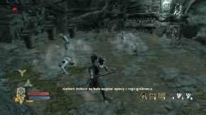 Za ścianą znajdziesz kilka urn i skrzynię, którą możesz przeszukać - Wzgórza Kurhanów (1) | Rozdział 2 | Władca Pierścieni Wojna na Północy - Władca Pierścieni: Wojna na Północy - poradnik do gry