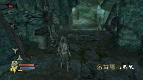 Po zabraniu z niej przedmiotów zwróć uwagę na wspomniany w poprzednim akapicie słup - Kurhan Amon Gorthad (1) | Rozdział 2 | Władca Pierścieni Wojna na Północy - Władca Pierścieni: Wojna na Północy - poradnik do gry