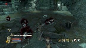 W małej sali porozbijaj urny (po lewej między trumnami rośnie kwiat) i skieruj się do jaskini na dole - Kurhan Amon Gorthad (1) | Rozdział 2 | Władca Pierścieni Wojna na Północy - Władca Pierścieni: Wojna na Północy - poradnik do gry