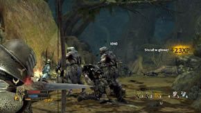 Nie wahaj się skorzystać tu z pomocy Belerama, gdyż od razu rozprawi się on z każdym ciężko opancerzonym orkiem - Cieniste ścieżki | Rozdział 5 | Władca Pierścieni Wojna na Północy - Władca Pierścieni: Wojna na Północy - poradnik do gry