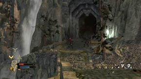 Przez most zaczną przybiegać ciężko opancerzeni wojownicy orków - Góry Szare (1) | Rozdział 6 | Władca Pierścieni Wojna na Północy - Władca Pierścieni: Wojna na Północy - poradnik do gry