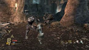 Po uporaniu się z tymi przeciwnikami zajmij się łucznikami, którzy w ciebie strzelają, a potem biegnij w lewo, na dół - Góry Szare (1) | Rozdział 6 | Władca Pierścieni Wojna na Północy - Władca Pierścieni: Wojna na Północy - poradnik do gry