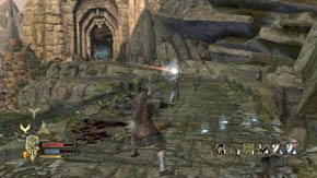 Aby nie być ostrzeliwanym, cofnij się do jaskini i tam walcz z przeciwnikami walczącymi bezpośrednio - Góry Szare (2) | Rozdział 6 | Władca Pierścieni Wojna na Północy - Władca Pierścieni: Wojna na Północy - poradnik do gry