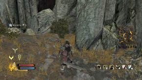 Biegnij do końca, jest tu zakręt w lewo, a także kwiat, stos z przedmiotami i złota skrzynia, którą przeszukaj - Góry Szare (2) | Rozdział 6 | Władca Pierścieni Wojna na Północy - Władca Pierścieni: Wojna na Północy - poradnik do gry