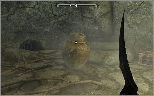 Możesz już wyjść z gospody (ponownie zamknij za sobą drzwi żeby nikt nie zauważył ciała Amaunda) i otworzyć mapę świata - Chwała Sithisowi! (2) | Zadania Mrocznego Bractwa | Solucja Skyrim - Skyrim - poradnik, mapy, questy