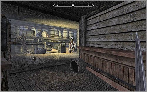 Już po otwarciu drzwi nie przejmuj się tym, że znalazłeś się w miejscu, w którym nie jesteś mile widziany, bo członkowie załogi nie powinni Cię zaatakować - Zlecenie- Zabij Safię | Zadania Mrocznego Bractwa | Solucja Skyrim - Skyrim - poradnik, mapy, questy