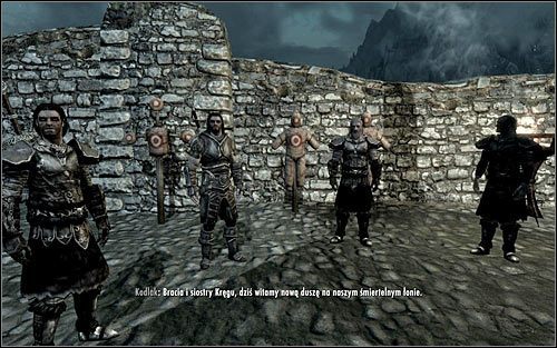 Ruszaj śladami Vilkasa, który pobiegnie na dziedziniec na tyłach Jorrvaskr - Próba honoru (2) | Zadania Towarzyszy | Solucja Skyrim - Skyrim - poradnik, mapy, questy