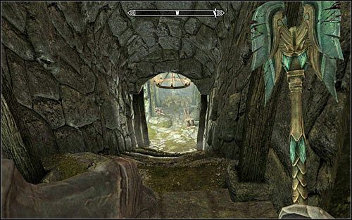 Po tym jak się dostatecznie porozglądałeś, zlokalizuj przejście w północno-zachodniej części sali - Srebrna Ręka | Zadania Towarzyszy | Solucja Skyrim - Skyrim - poradnik, mapy, questy