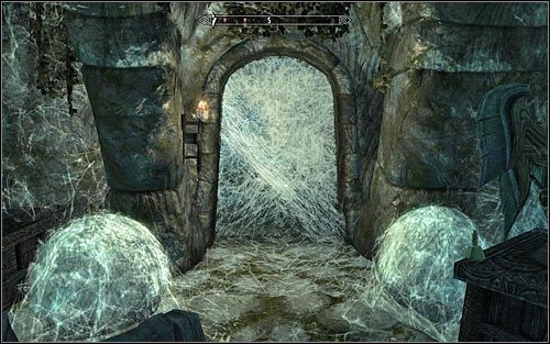 Zanim wyruszysz dalej polecam zbadać zawartość pobliskiego kufra - Chwała poległym (2) | Zadania Towarzyszy | Solucja Skyrim - Skyrim - poradnik, mapy, questy