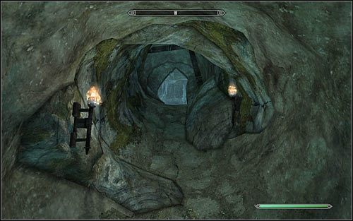 Korzystając z okazji proponuję zbadać też zignorowany wcześniej zachodni korytarz (powyższy screen) - Chwała poległym (3) | Zadania Towarzyszy | Solucja Skyrim - Skyrim - poradnik, mapy, questy