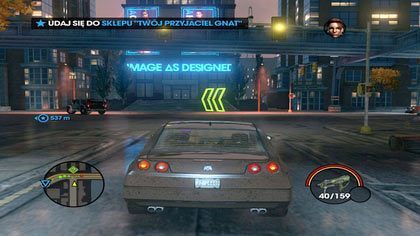 Jadąc do celu, prócz kropkowanej trasy na minimapie, drogę do celu wyznaczają nam zielone strzałki znajdujące się na szosie przed nami - Przydadzą nam się spluwy | Kampania Saints Row The Third - Saints Row: The Third - poradnik do gry