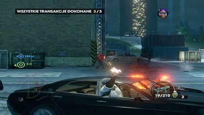 W czasie trzeciego spotkania wyskakujemy z auta, po czym rozpoczynamy strzelać do pojawiających się aut Jutrzenki, ale przede wszystkim wybijamy przeciwników chowających się za autem po drugiej stronie ulicy (jak na obrazku) - Handel dziwkami (A) | Kampania Saints Row The Third - Saints Row: The Third - poradnik do gry