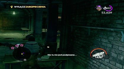 Bez problemu zabijamy tych kilku przeciwników przed nami, kierując się do kolejnego panelu sterowania zabezpieczeniami - Alfonsi i dziwki | Kampania Saints Row The Third - Saints Row: The Third - poradnik do gry