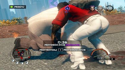 Może się zdarzyć, iż Oleg pod ostrzałem wroga padnie na ziemie - w takim wypadku czym prędzej podbiegamy do niego i przytrzymujemy klawisz E, by pomóc mu wstać - Gangi pod lufą | Kampania Saints Row The Third - Saints Row: The Third - poradnik do gry