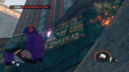 My z kolei wyruszamy pod Centrum PR, gdzie zainaugurujemy konfrontację poprzez spalenie koktajlami Mołotowa dwóch transparentów STAG - Zabawa ze STAG | Kampania Saints Row The Third - Saints Row: The Third - poradnik do gry