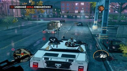 Gdy dogonimy nasz cel, używając karabinu przebijamy opony ciężarówki (nie używamy działa, gdyż zniszczymy w ten sposób ciężarówkę) - Nauka komputera | Kampania Saints Row The Third - Saints Row: The Third - poradnik do gry