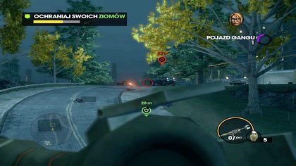 Naszym priorytetem są wozy opancerzone - stanowią one faktycznie spore zagrożenie dla ex-agentki, dlatego starajmy się ponad wszystko nie dopuścić by się do niej zbliżyły - Anioł Stróż 2 (A) | Kampania Saints Row The Third - Saints Row: The Third - poradnik do gry