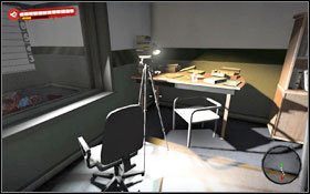 Na biurku wewnątrz pokoju obserwacyjnego przyległego do pomieszczenia gdzie odbywa się rozpoznanie sprawców - Akt 2 posterunek | Fakty | Dead Island - Dead Island - poradnik do gry