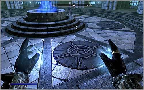 Tolfdir będzie chciał żebyś zaprezentował działanie czaru ochronnego, tak więc zacznij oczywiście od wybrania go z listy i ustawienia go jako aktywny (możesz go przyporządkować do dowolnej dłoni bohatera) - Trudne początki | Questy Akademii w Zimowej Twierdzy | Solucja Skyrim - Skyrim - poradnik, mapy, questy