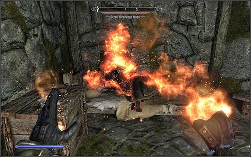 W nowym pomieszczeniu odnajdziesz między innymi księgę Hipotetyczna zdrada, gwarantującą wzrost umiejętności Zniszczenie - Z nosem w księgach (2) | Questy Akademii w Zimowej Twierdzy | Solucja Skyrim - Skyrim - poradnik, mapy, questy