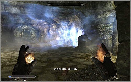 Rozejrzyj się wokół miejsca startu i następnie wybierz korytarz prowadzący na południe - Laska Magnusa (1) | Questy Akademii w Zimowej Twierdzy | Solucja Skyrim - Skyrim - poradnik, mapy, questy