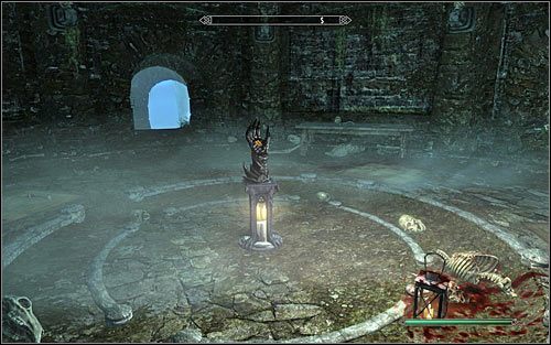 Relikt znajduje się w północno-wschodniej części mapy i jest to rękawica (powyższy screen), z którą początkowo nic nie można zrobić - Różne- Relikt | Questy Akademii w Zimowej Twierdzy | Solucja Skyrim - Skyrim - poradnik, mapy, questy