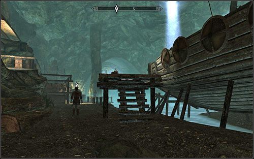 Ostatecznie argonianin skieruje się do Groty Słonych Wód - aby tam dotrzeć, musisz wyminąć pułki ze sprzętem i nieco zamoczyć buty (śledź jaszczura i podążaj jego krokami) - Wybryk łajdaka | Questy Gildii Złodziei | Solucja Skyrim - Skyrim - poradnik, mapy, questy