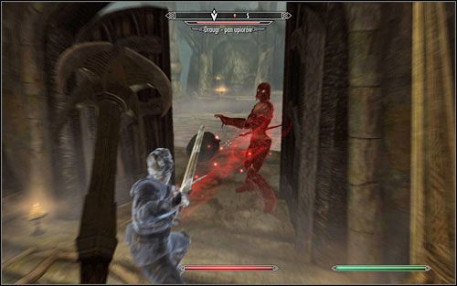 Kiedy bestia padnie, wejdź na postument skąd przyszła i zajrzyj do kufra - znajduje się tam sporo cennych przedmiotów - Bez słów | Questy Gildii Złodziei | Solucja Skyrim - Skyrim - poradnik, mapy, questy